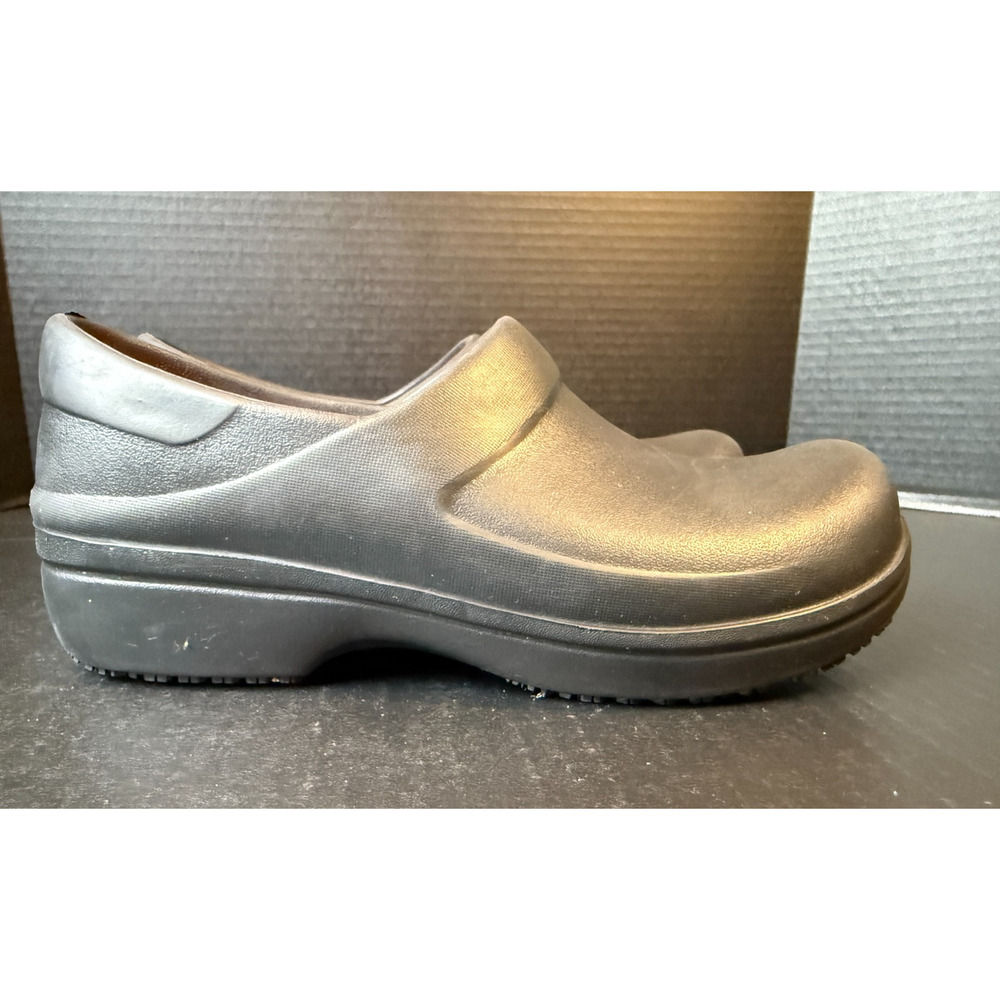 Crocs Women's Black Neria Pro II Clogs Slip Resistant Work Shoes 10 W Comfort